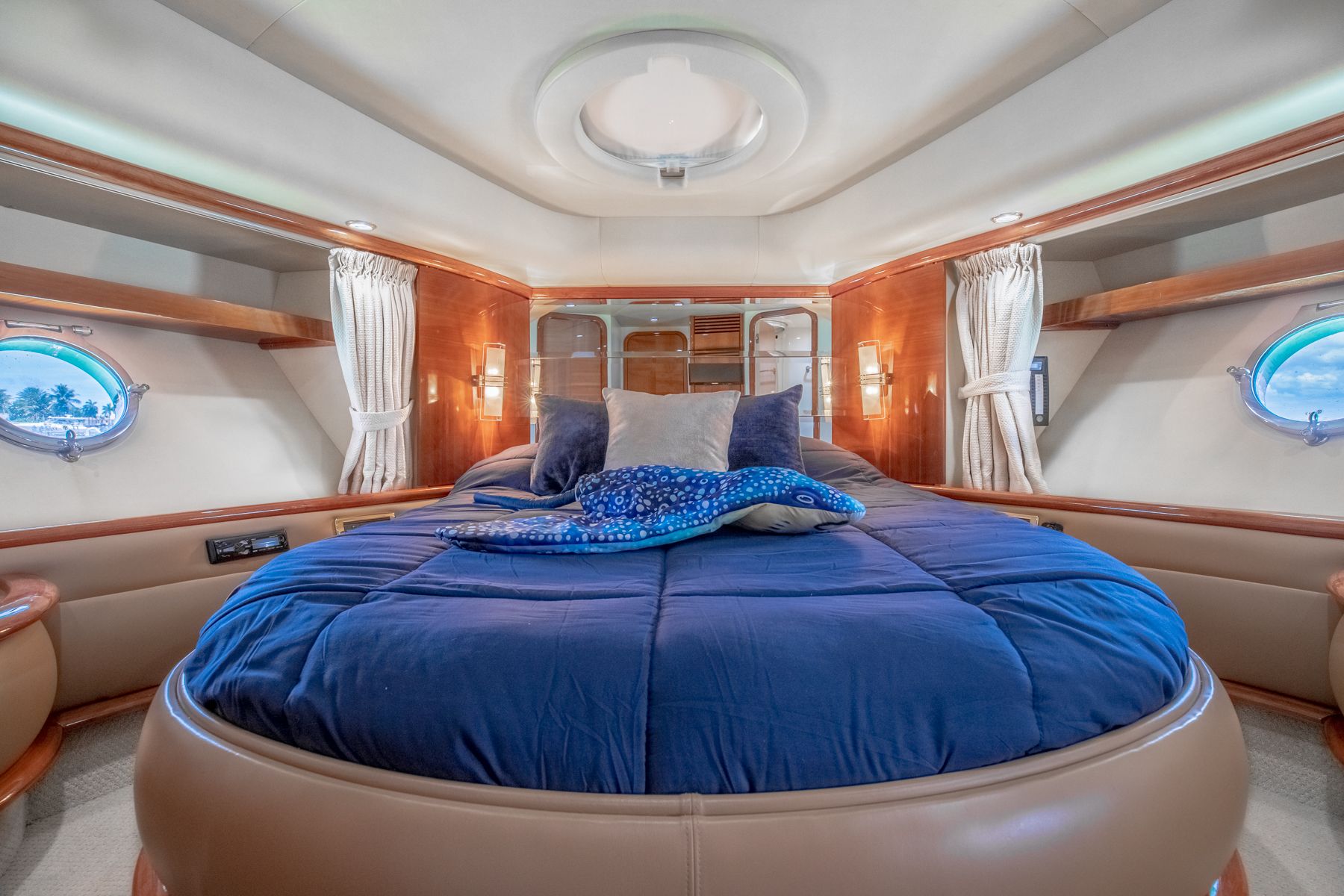62 azimut Luxury Yacht Charters Florida 3