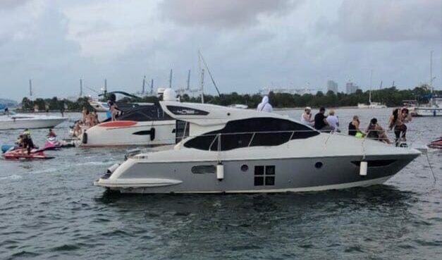 42' Azimut Luxury Yacht Charters Miami 42' Azimut Luxury Yacht Charters Miami
